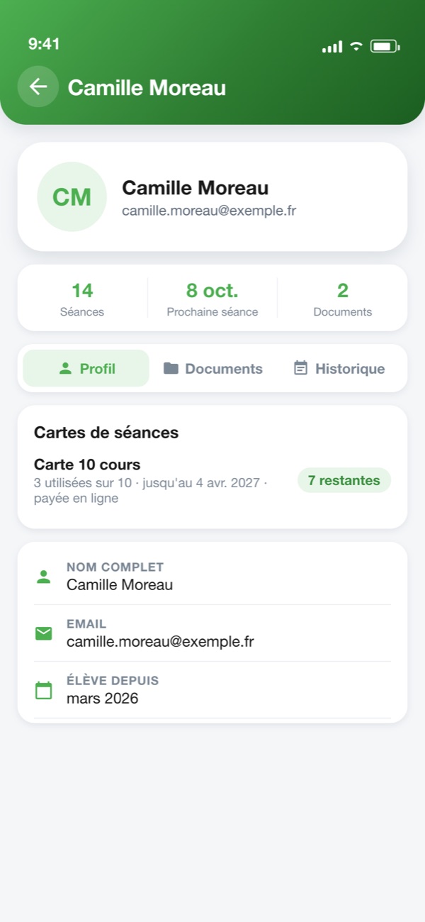 Dossier d'une élève avec sa carte de cours